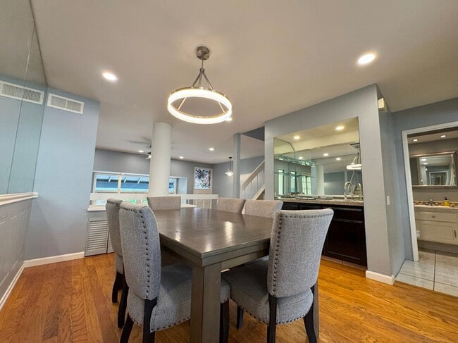 Building Photo - Stunning house in the heart of La Jolla Cl...