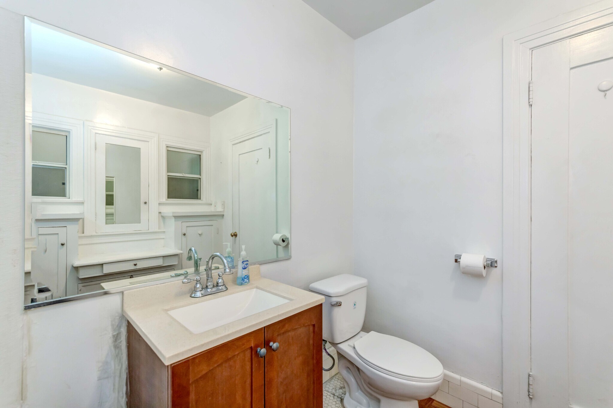 Building Photo - 1308 S Van Ness Ave