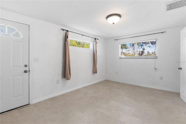 Building Photo - 8623 Parkway Cir