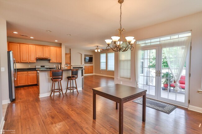 Building Photo - Beautifully maintained, energy-efficient f...