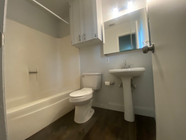 Building Photo - 957 Bramling Cir