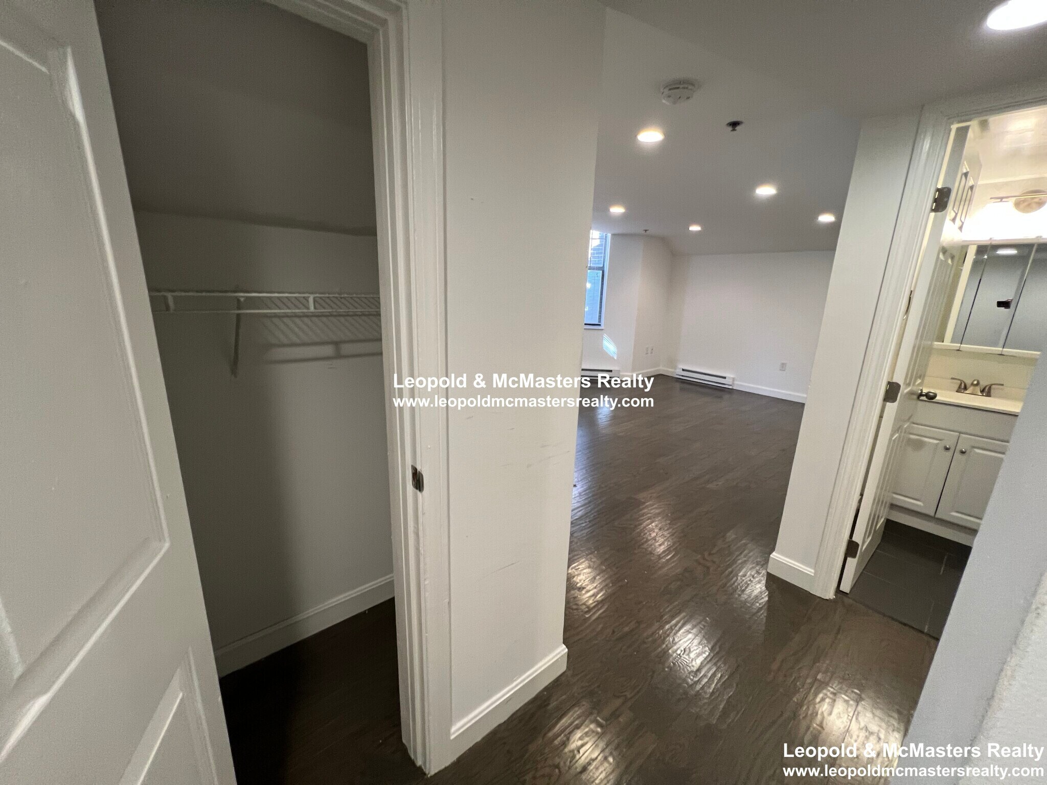 Building Photo - 112 Queensberry St