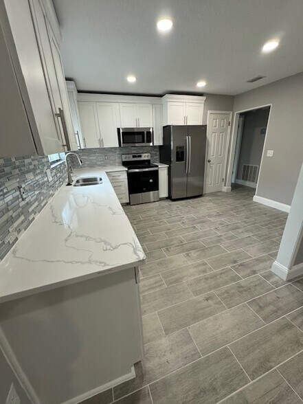 Building Photo - 3455 Remler Dr S