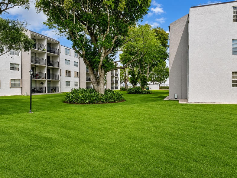 Building Photo - 14150 SW 84th St