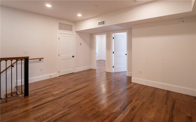 Building Photo - 15 Cranston Ave