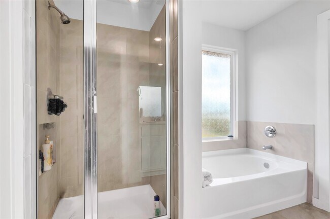 Building Photo - 7218 Clearwater Cv Dr