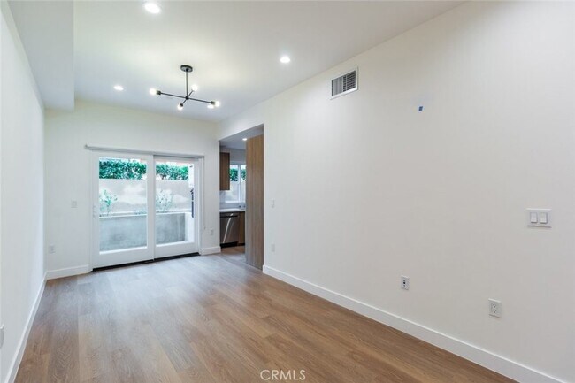 Building Photo - 1212 Viola Ave