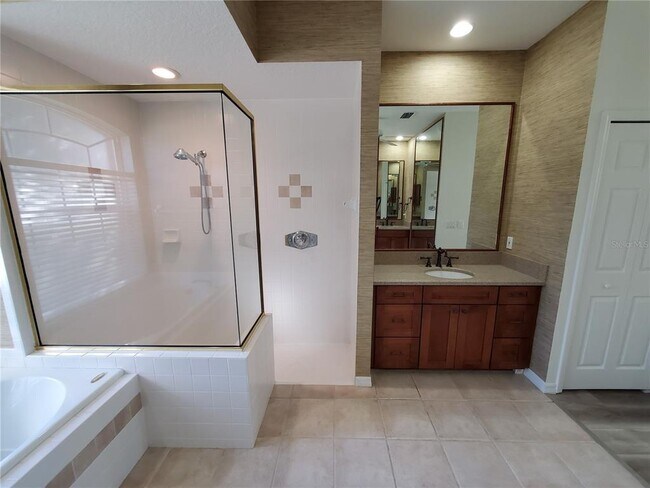 Building Photo - 5262 Far Oak Cir