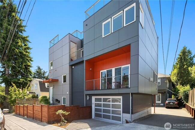 Building Photo - 3bd/2.5ba Seattle Home