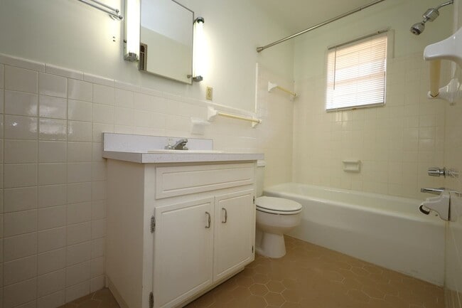 Building Photo - 601 E Stanfill St