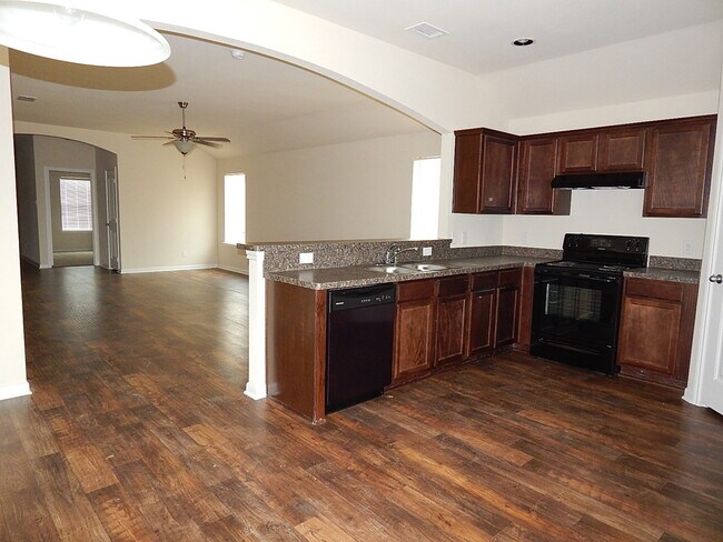 Building Photo - Stylish 4-Bedroom Home with Energy-Efficie...