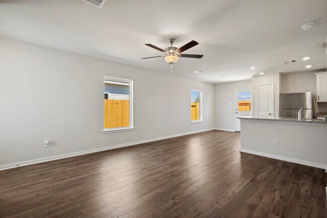 Building Photo - 15866 Berry Hl Dr