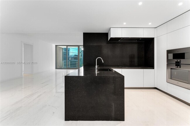 Building Photo - 300 Biscayne Blvd Way