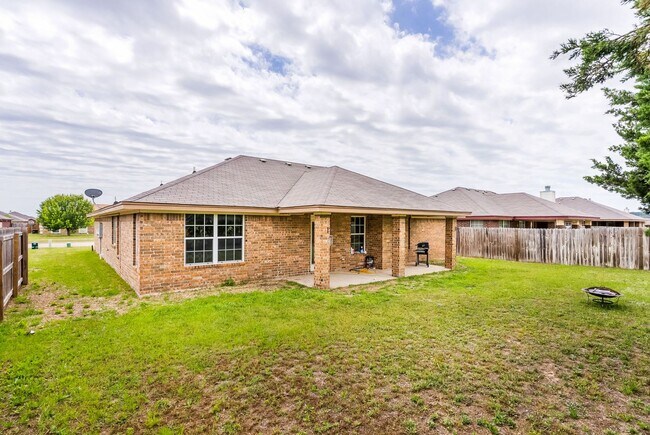 Building Photo - Single Family Home