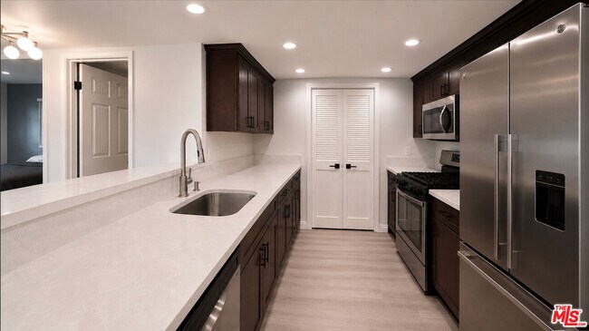 Building Photo - 1250 S Westgate Ave