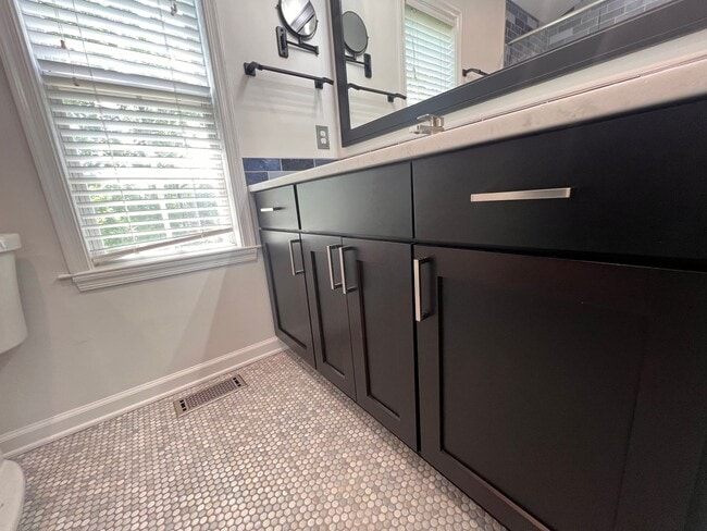 Building Photo - 1093 Wintergreen Ln