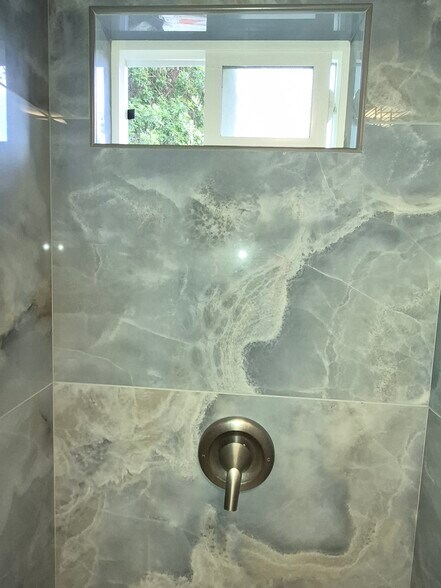 Building Photo - 2141 Torrey Pines Rd