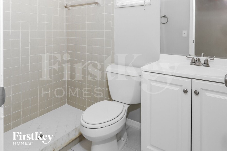 Building Photo - 462 SE Streamlet Ave