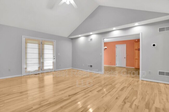 Building Photo - 184 Larkspur Ln