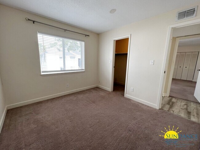 Building Photo - Beautiful 2 Bedroom Unit at Finisterra!