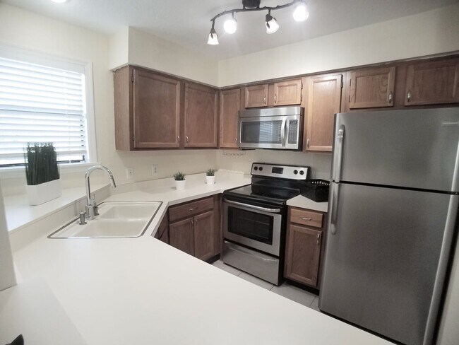 Building Photo - Beautiful 1/1 wood floor condo for rent in...