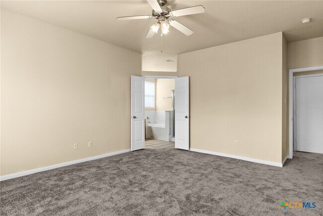 Building Photo - 118 Lone Shadow Dr
