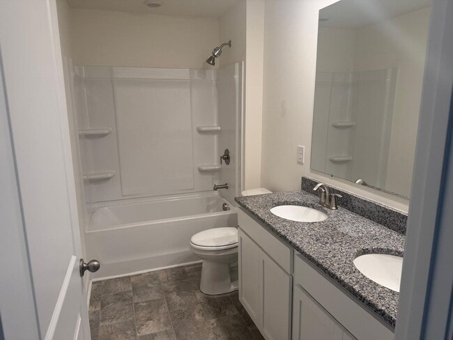 Building Photo - 915 Utopia Ln