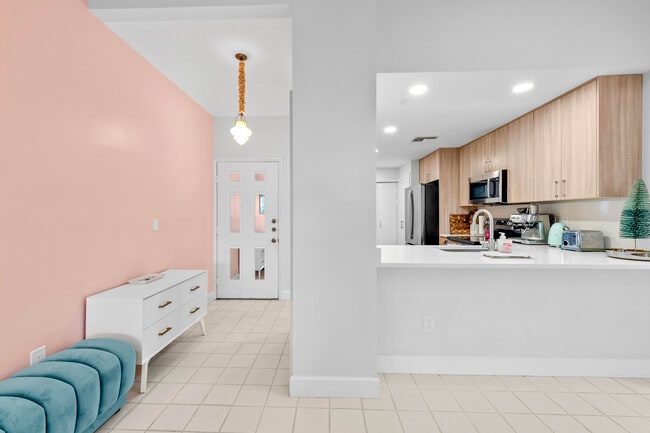 Building Photo - 7460 La Paz Blvd