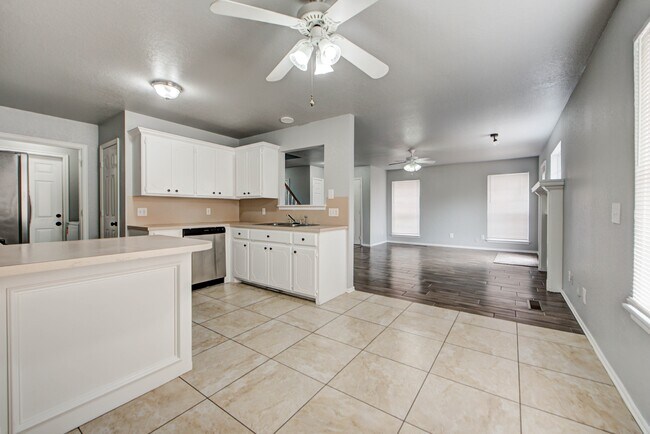 Building Photo - 917 Rambling Oaks Dr