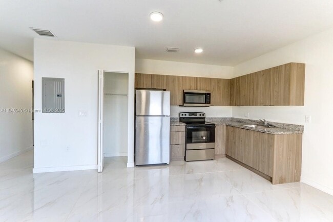 Building Photo - 339 W 78th Rd