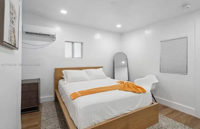 Building Photo - 310 Oregon St