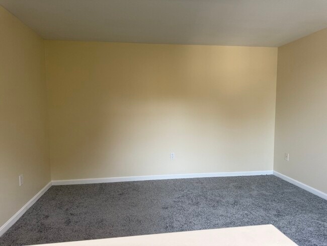 Building Photo - 8 Intervale Ct