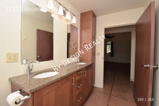 Building Photo - Custom 3 Bed 2 Bath in North Midtown