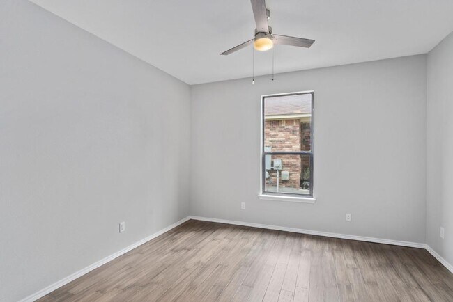 Building Photo - 1132 Hyde Park Dr
