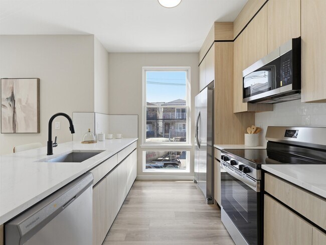 Building Photo - 304 61st St