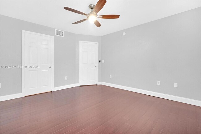 Building Photo - 2586 Centergate Dr