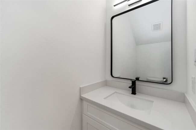 Building Photo - 4353 Aledo St