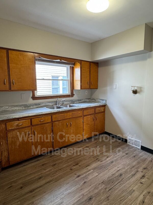 Building Photo - 17812 E Park Dr