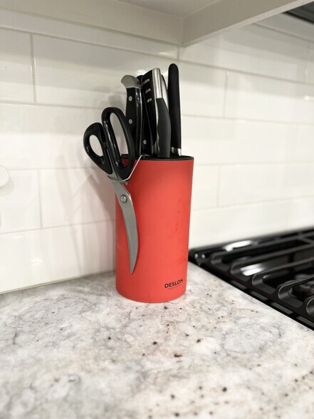 Building Photo - 3824 Springfield Dr