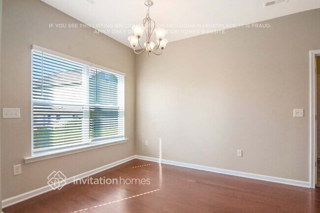 Building Photo - 920 Lakemont Dr