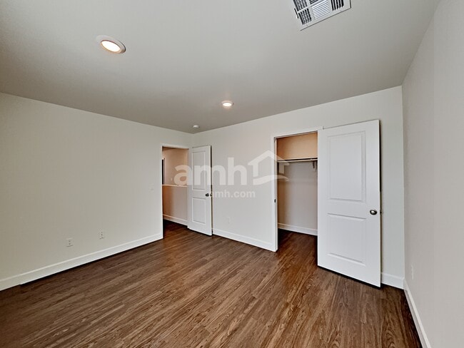 Building Photo - 1518 Golden Hour Ave