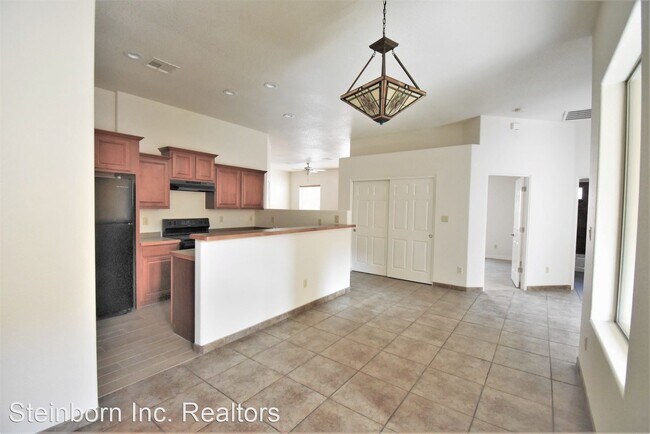 Building Photo - 3 br, 2 bath House - 2552 Los Misioneros