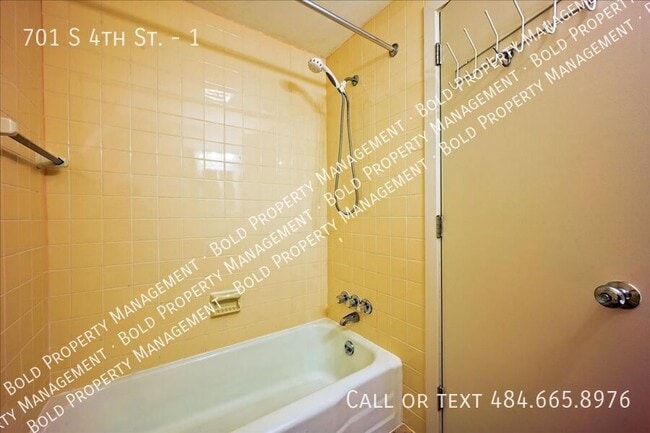 Building Photo - 701 S 4th St