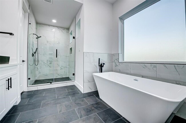 Building Photo - 1913 Hoskins Dr