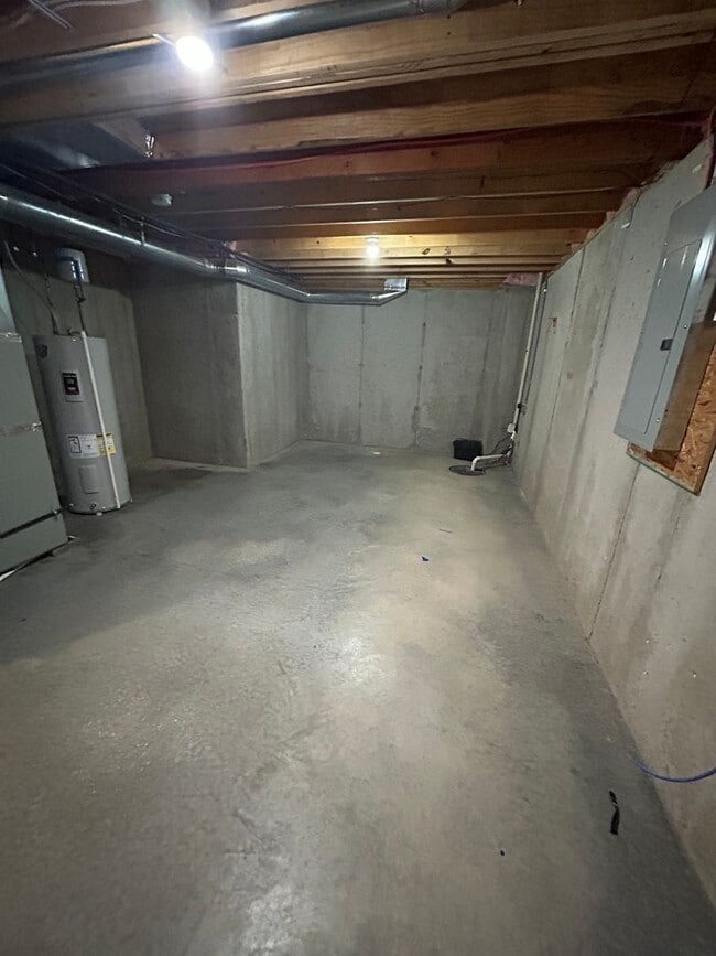 Building Photo - 109-111 Oakwood Ct