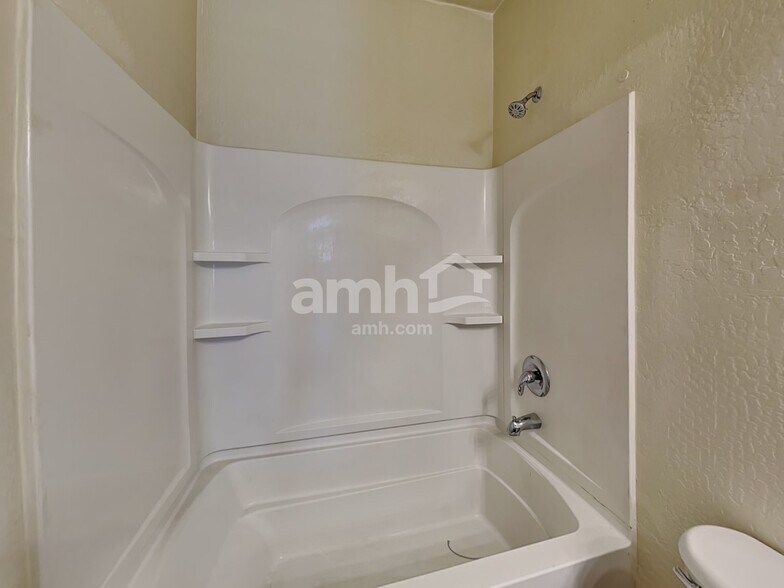 Building Photo - 3708 S 100th Glen