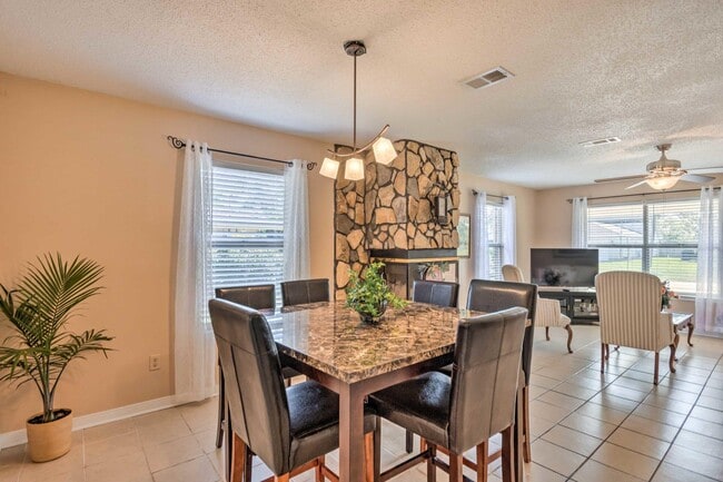 Building Photo - 1223 Redwood Ln