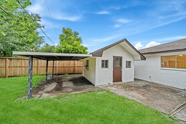 Building Photo - 11823 S Willow Cir