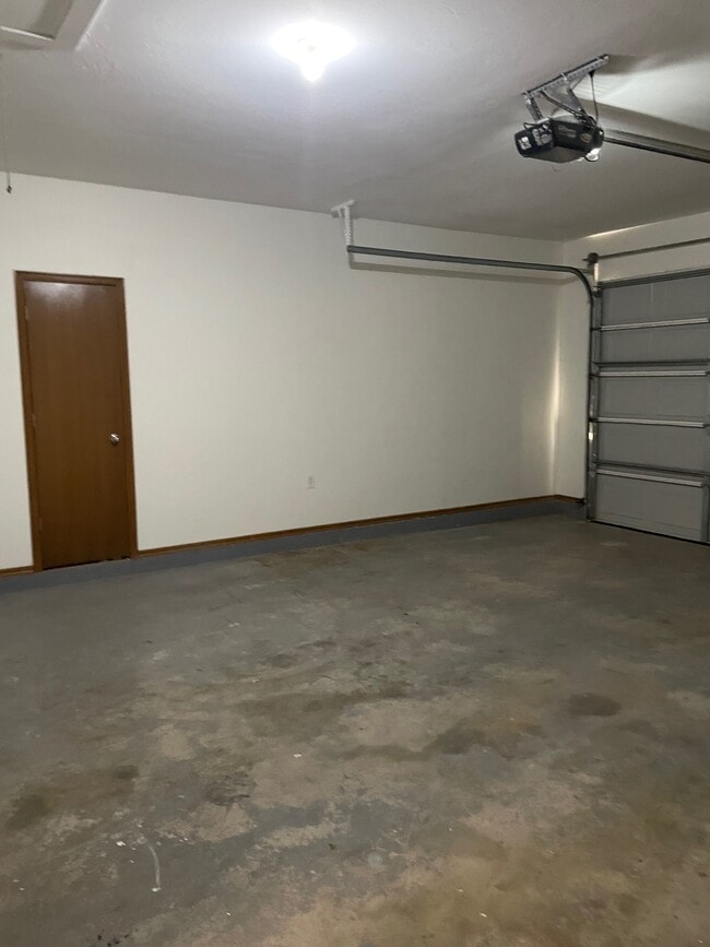 Building Photo - 813 N Harrison Ave