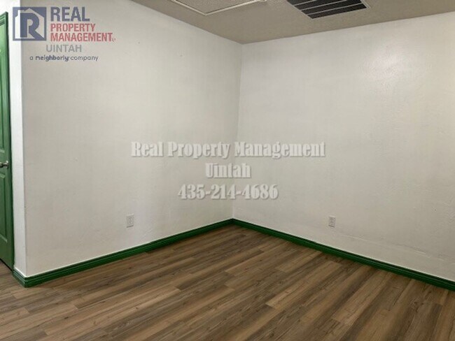 Building Photo - 3 Bed 2.5 Bath Townhome in Split Mountain.